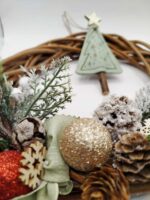 Χειροποίητο χριστουγεννιάτικο στεφάνι με έλατο και κλαδιά - Image 3