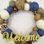 Χειροποίητο χριστουγεννιάτικο στεφάνι με κουβαράκια welcome - Image 2