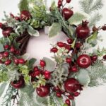 Χειροποίητο χριστουγεννιάτικο στεφάνι πόρτας με γκι, κλαδιά και καρπούς - Image 2