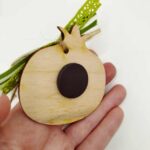 Ζωγραφισμένο ξύλινο ρόδι μαγνητάκι γούρι 2026 - Image 4