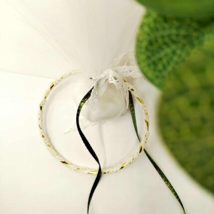 xeiropoiiti mpomponiera gamou me xriso kriko kai dantela