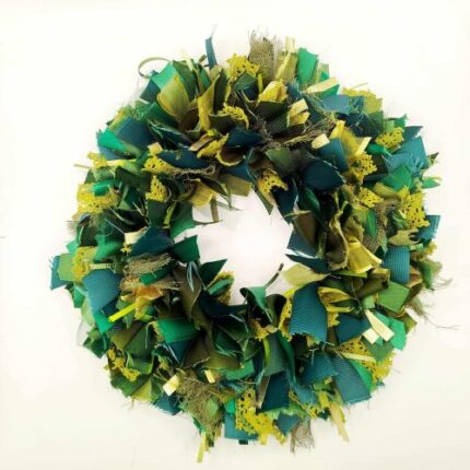 xeiropoiito xristougenniatiko stefani me prasines kai xrises kordeles